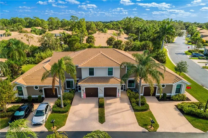 Perfectly located in Naples, close to shopping, dining, beaches, and downtown Naples.
