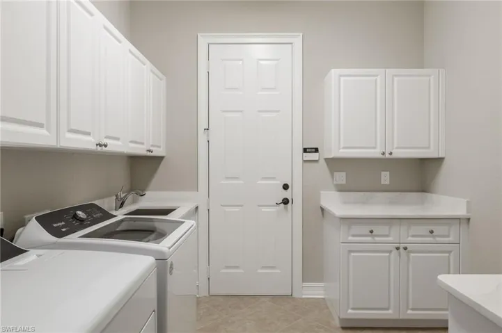 Utility room- new w/d, lots of cupboards