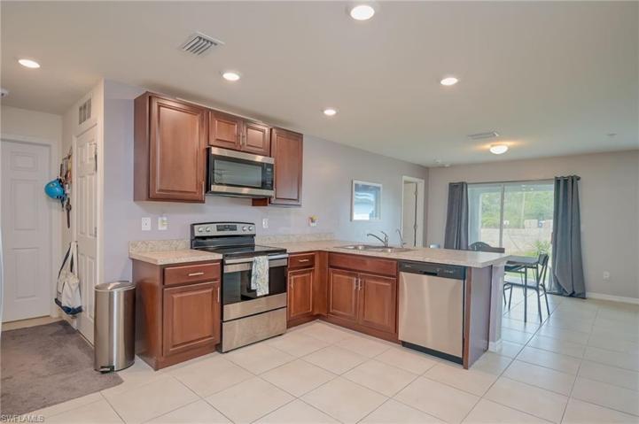 3314 NE 8th PL, CAPE CORAL FL 33909