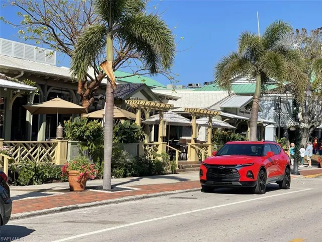 Restaurants on 3rd St S