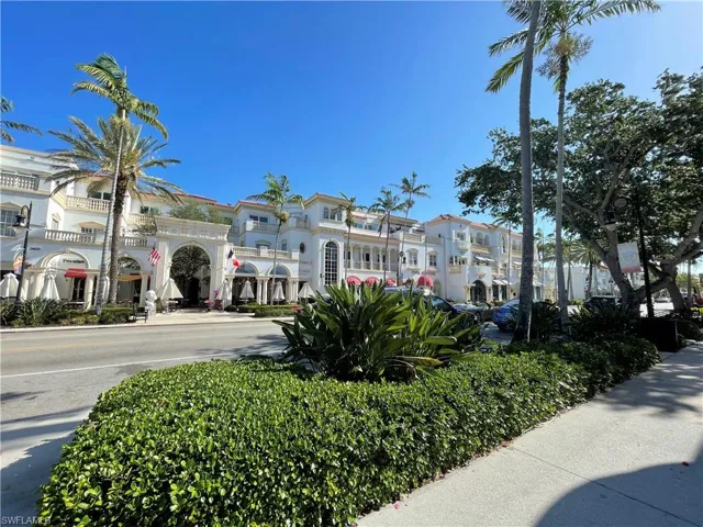 254  6TH S AVE, Naples, FL 34102