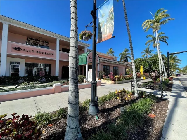 254  6TH S AVE, Naples, FL 34102