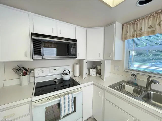 254  6TH S AVE, Naples, FL 34102