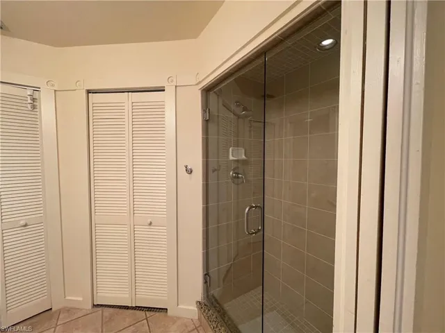 Master Bathroom w/Walk-in CLoset