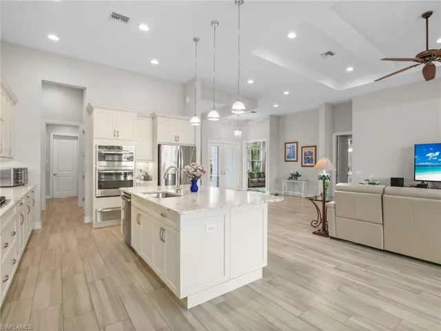 Large Center Island with Breakfast bar, quartz countertops