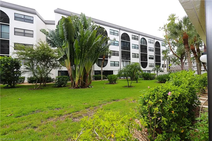 View of apartment building / complex