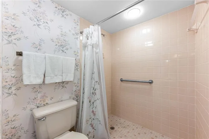9415  Gulf Shore  DR, Naples, FL 34108