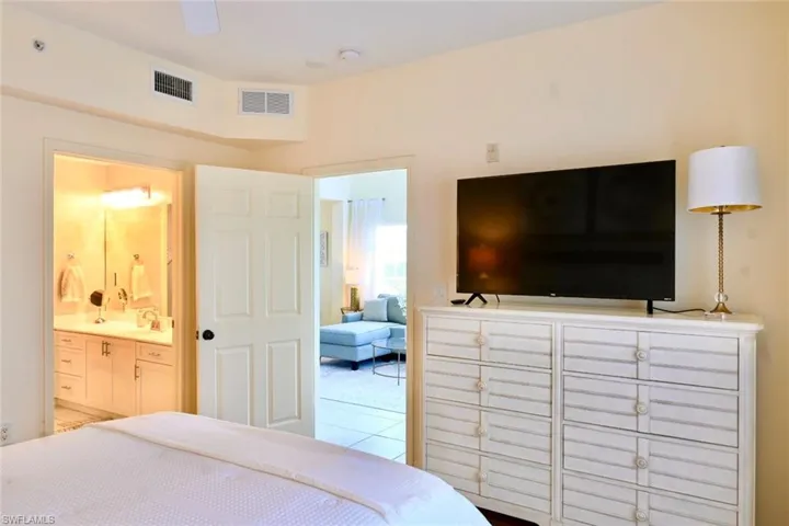 4450 Botanical Place Cir 301, Naples, Florida 34112
