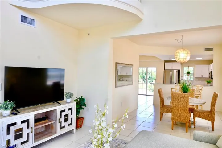 4450 Botanical Place Cir 301, Naples, Florida 34112