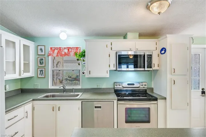 148 Seven Seas Way, Naples, Florida 34104
