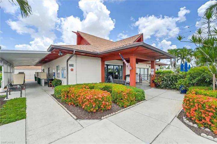 148 Seven Seas Way, Naples, Florida 34104