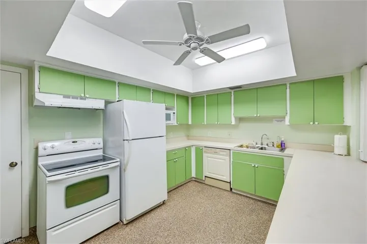 148 Seven Seas Way, Naples, Florida 34104