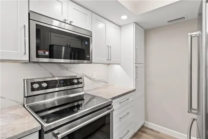 This fully renovated kitchen is a chef’s dream!
