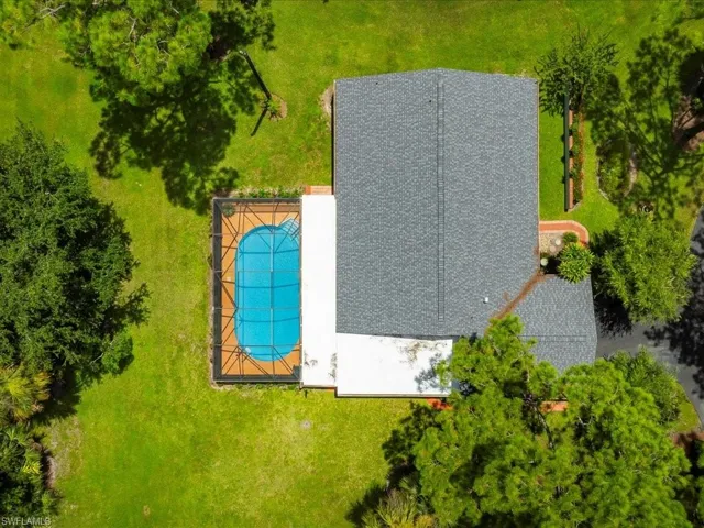 Bird's eye view of a pool area