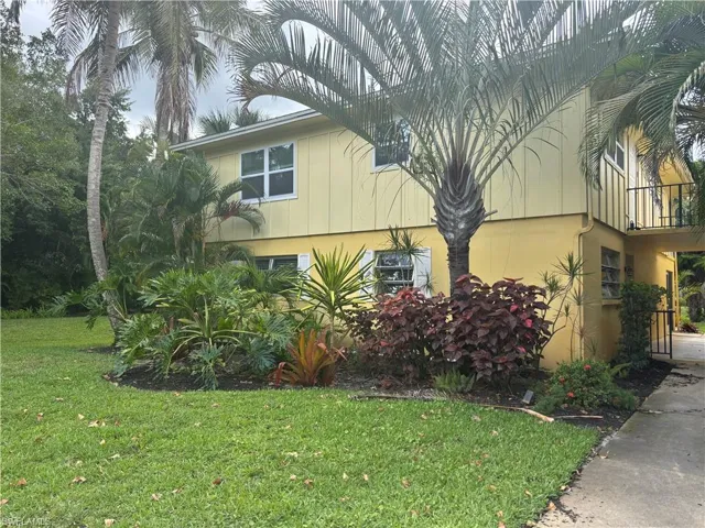 1210 Shady Rest Ln 12, Naples, Florida 34103