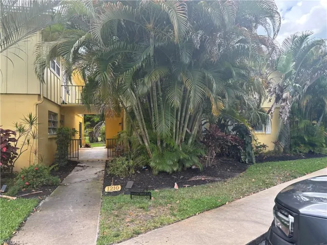 1210 Shady Rest Ln 12, Naples, Florida 34103