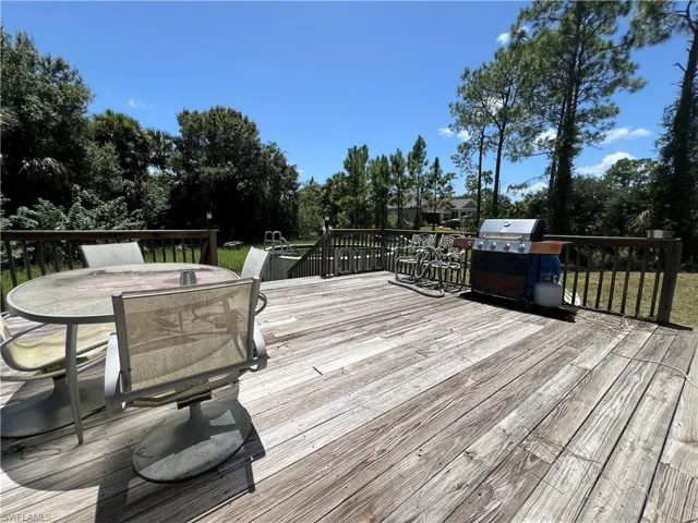 2810  6th NE AVE, Naples, FL 34120