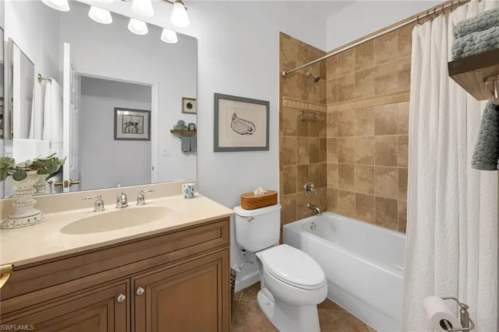 6686  Alden Woods  CIR, Naples, FL 34113