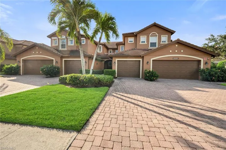 6686  Alden Woods  CIR, Naples, FL 34113