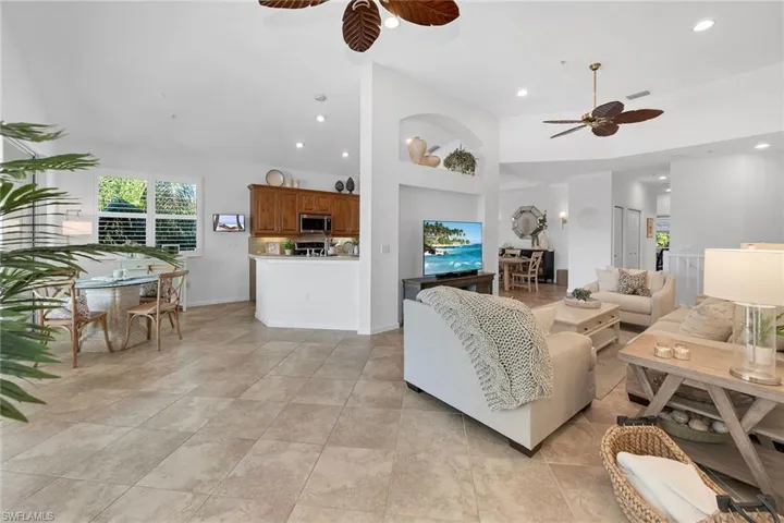 6686  Alden Woods  CIR, Naples, FL 34113