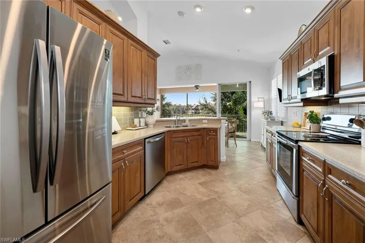 6686  Alden Woods  CIR, Naples, FL 34113