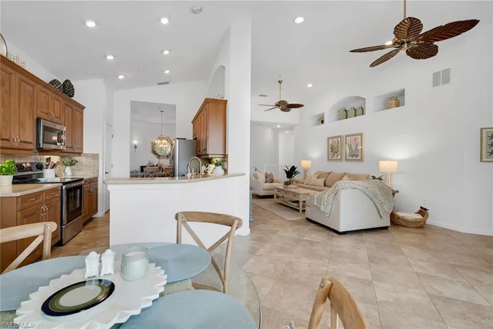 6686  Alden Woods  CIR, Naples, FL 34113