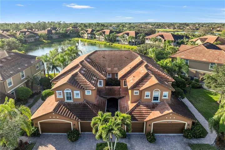 6686  Alden Woods  CIR, Naples, FL 34113
