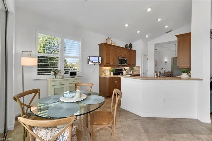 6686  Alden Woods  CIR, Naples, FL 34113