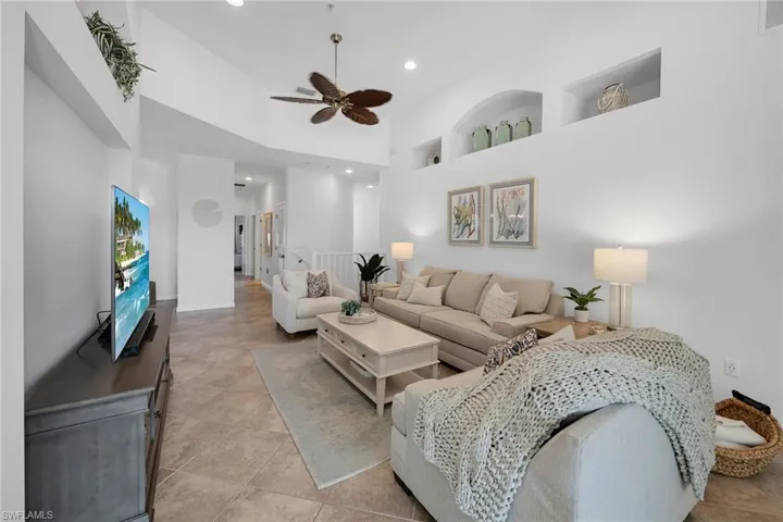 6686  Alden Woods  CIR, Naples, FL 34113