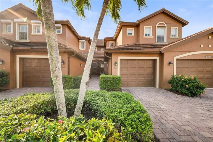 6686  Alden Woods  CIR, Naples, FL 34113