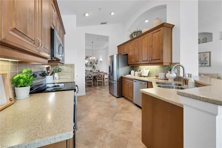 6686  Alden Woods  CIR, Naples, FL 34113