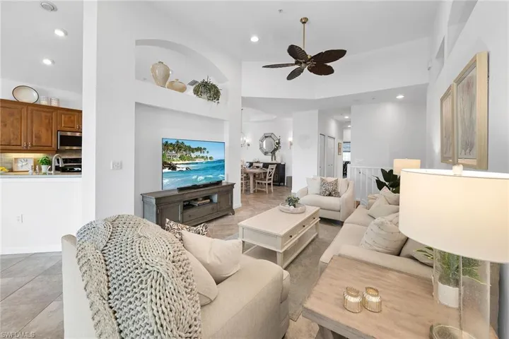 6686  Alden Woods  CIR, Naples, FL 34113