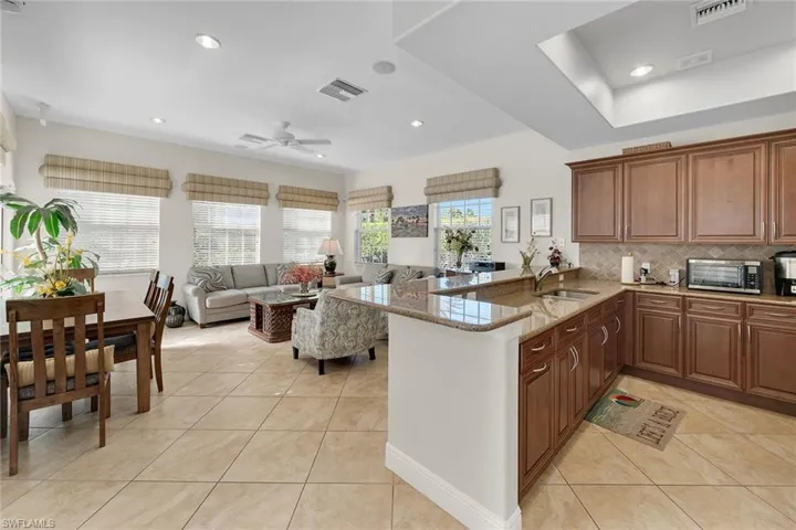 6686  Alden Woods  CIR, Naples, FL 34113