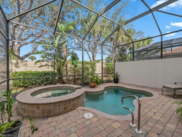 5705  Mango  CIR, Naples, FL 34110