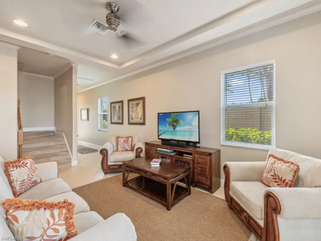 5705  Mango  CIR, Naples, FL 34110