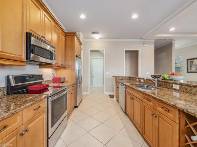 5705  Mango  CIR, Naples, FL 34110