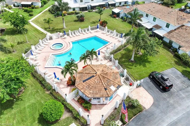 Birds eye view of property