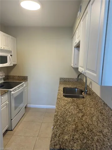 4621  Bayshore  DR, Naples, FL 34112