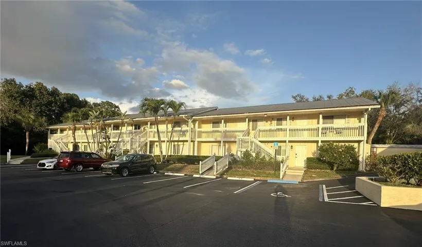 4621  Bayshore  DR, Naples, FL 34112