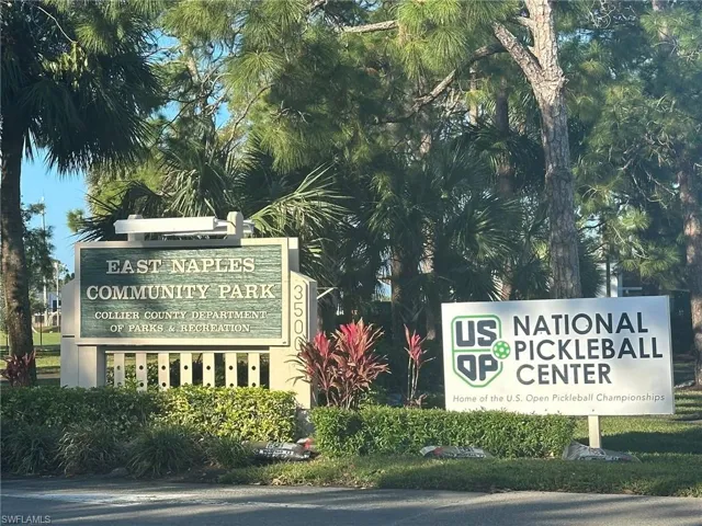 4621  Bayshore  DR, Naples, FL 34112