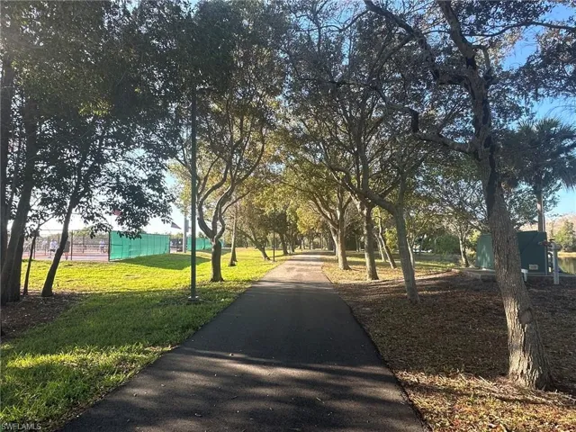4621  Bayshore  DR, Naples, FL 34112