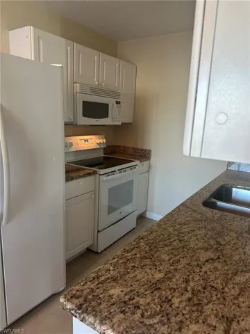4621  Bayshore  DR, Naples, FL 34112