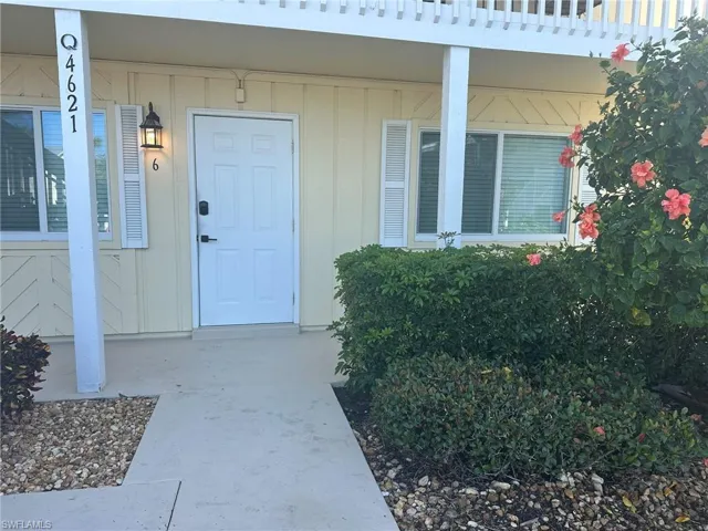 4621  Bayshore  DR, Naples, FL 34112