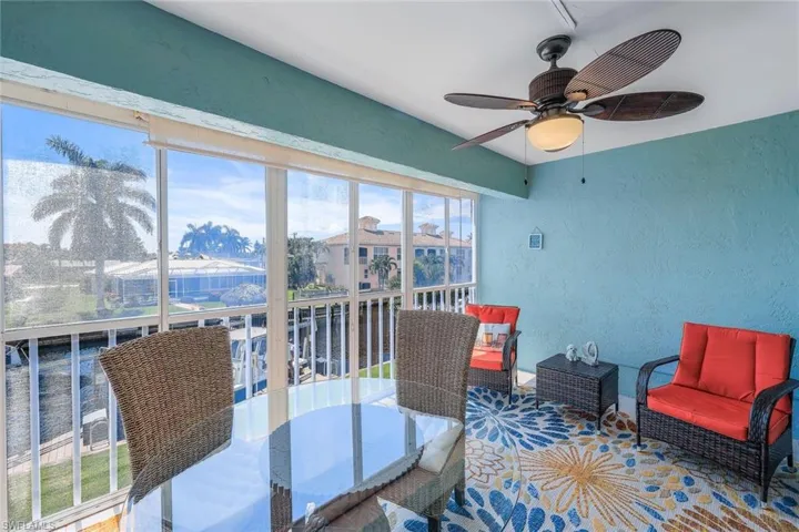 Dining room with ceiling fan