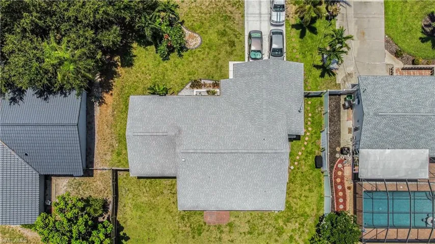 Aerial view of property and surrounding area
