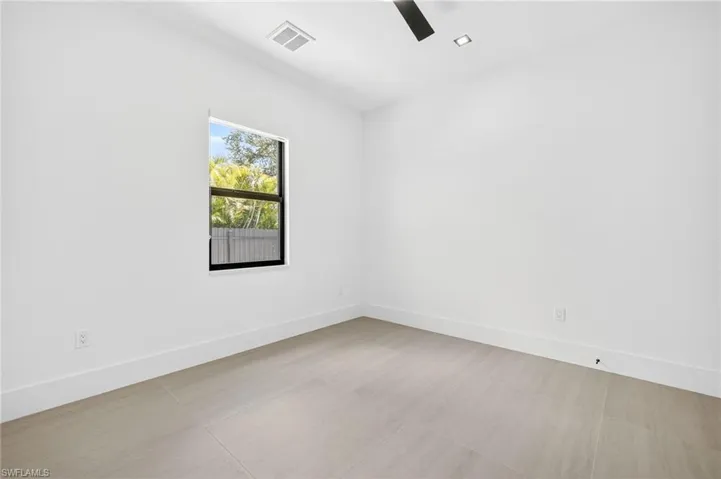 Unfurnished room featuring a ceiling fan and light tile patterned floors