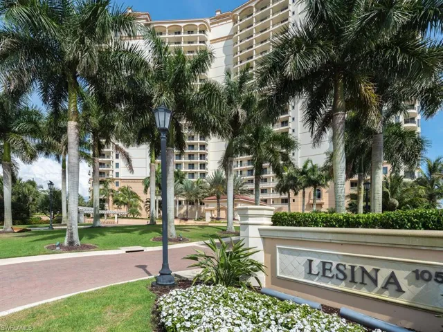 Lesina entrance sign