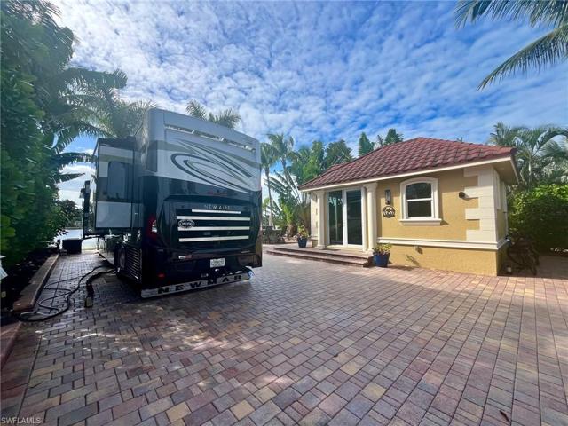 4809 Southern Breeze DR, NAPLES FL 34114