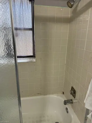 Bathroom featuring tiled shower / bath