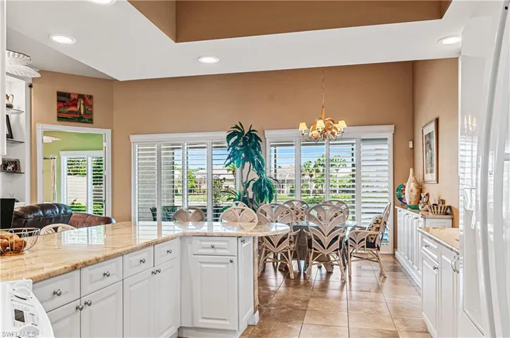 Kitchen & Dining
